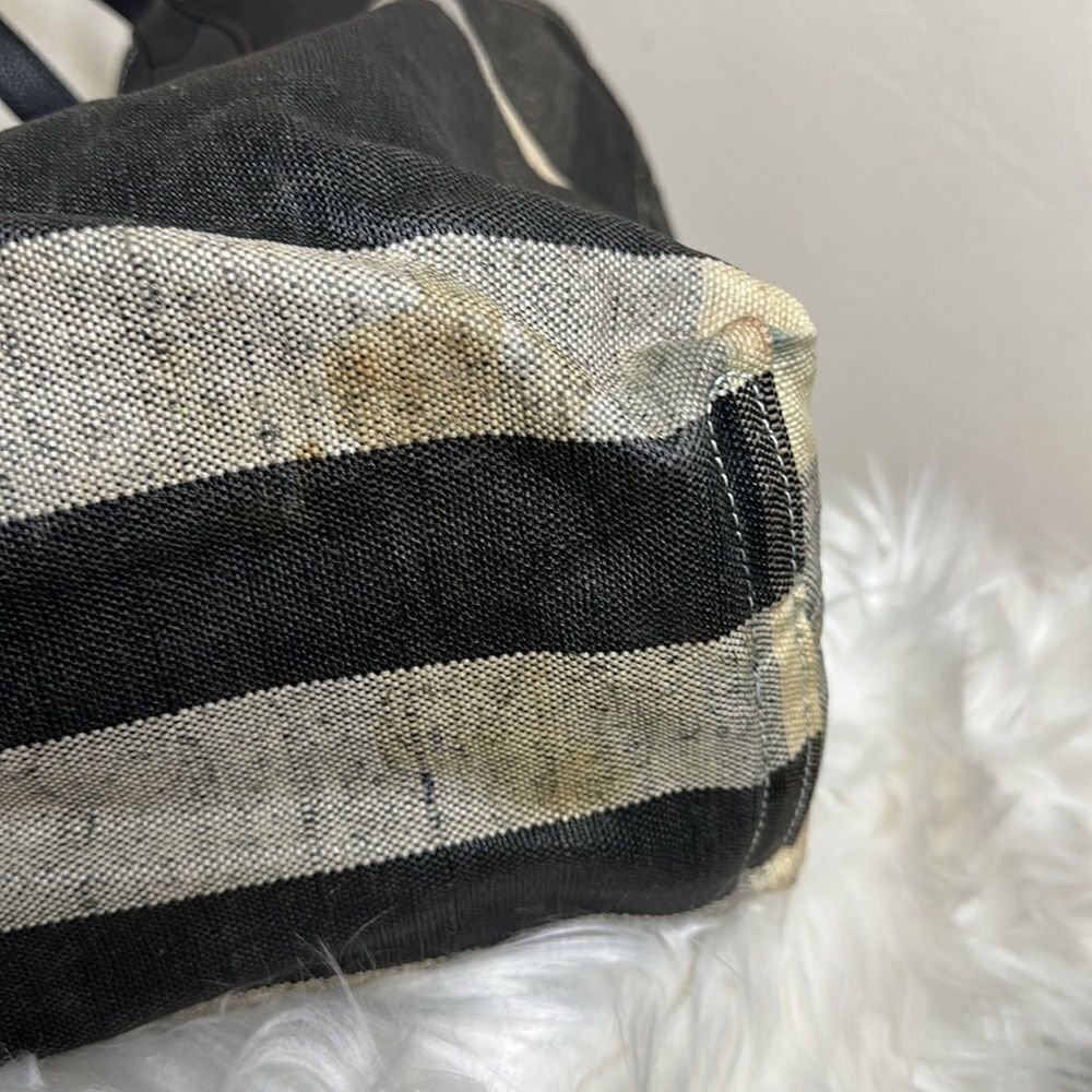 💯 Authentic Burberry Doodle Tote🍀 - Picture 8 of 16